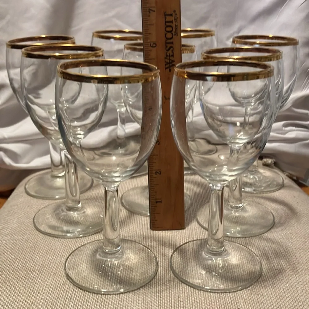 Like new.   Set of 9 simple wine glasses (from 1990s-2000s ). with gold edge - Picture 4 of 10